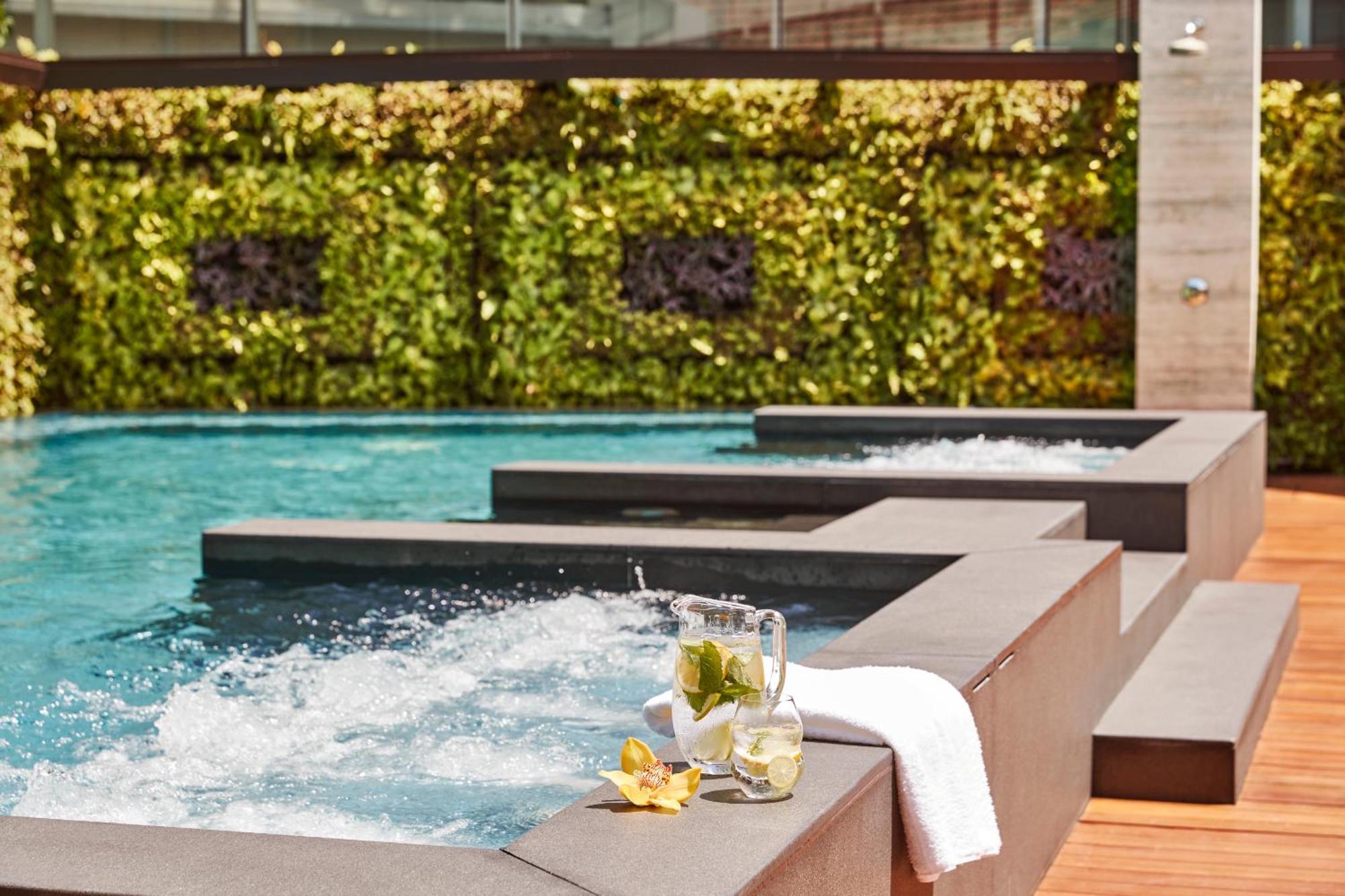 Khách sạn The Capitol Kempinski 5*